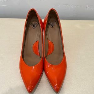 John fluevog pumps in orange